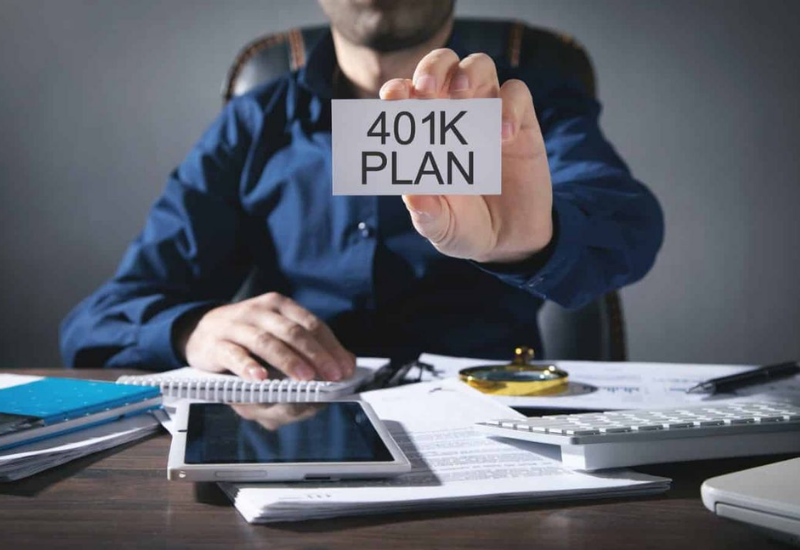 Financial advisor reviewing 401k rollover options in Los Angeles